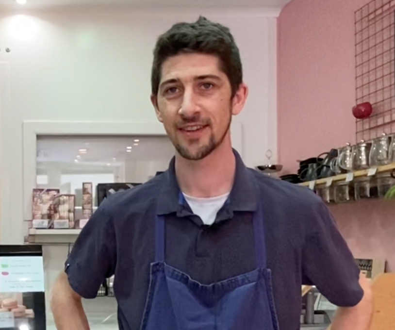 The best macaroons of Aix-en-Provence, after having worked for a long time on the market of Aix-en-Provence, Damien Coignard and Caroline Arnaud decided to open their store "Les Macarons de Caroline".